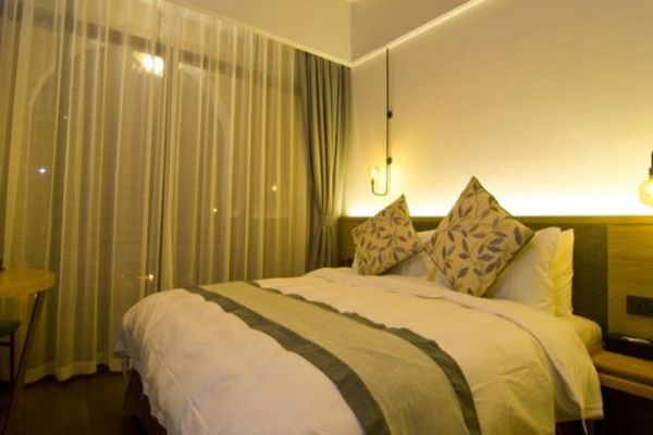 Hotel Honghu moshang zhuangyuan (Jingzhou)